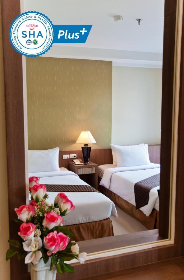 The Platinum Suite Bangkok Exteriör bild
