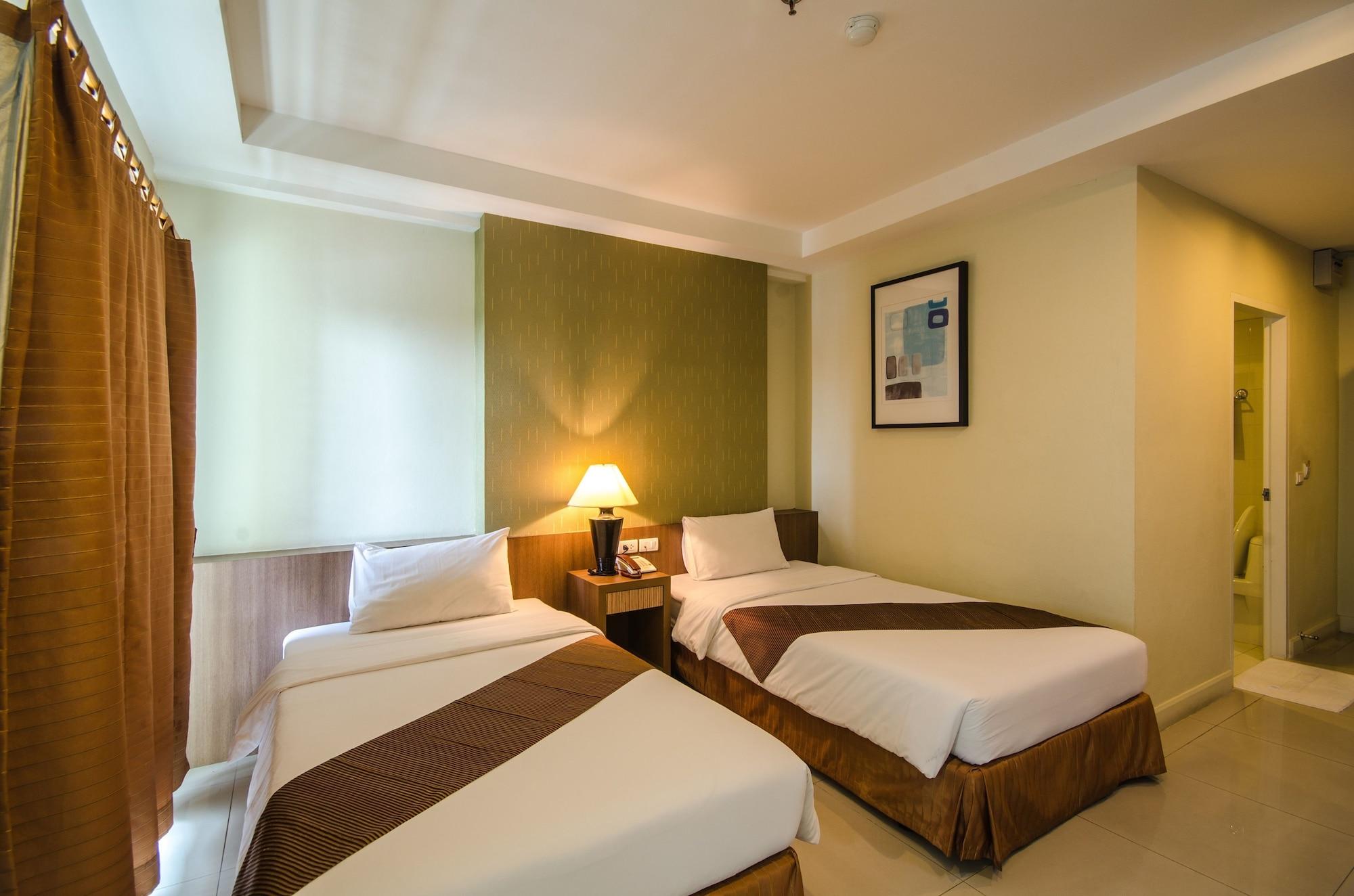 The Platinum Suite Bangkok Exteriör bild