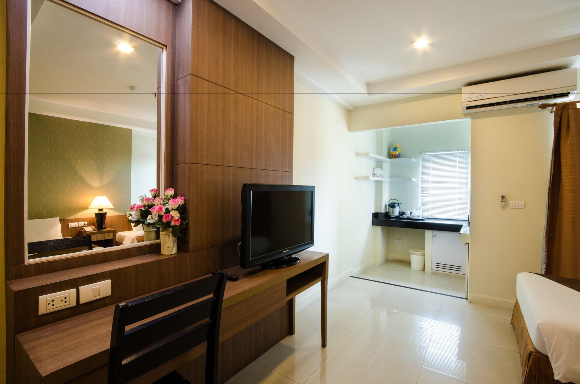 The Platinum Suite Bangkok Exteriör bild