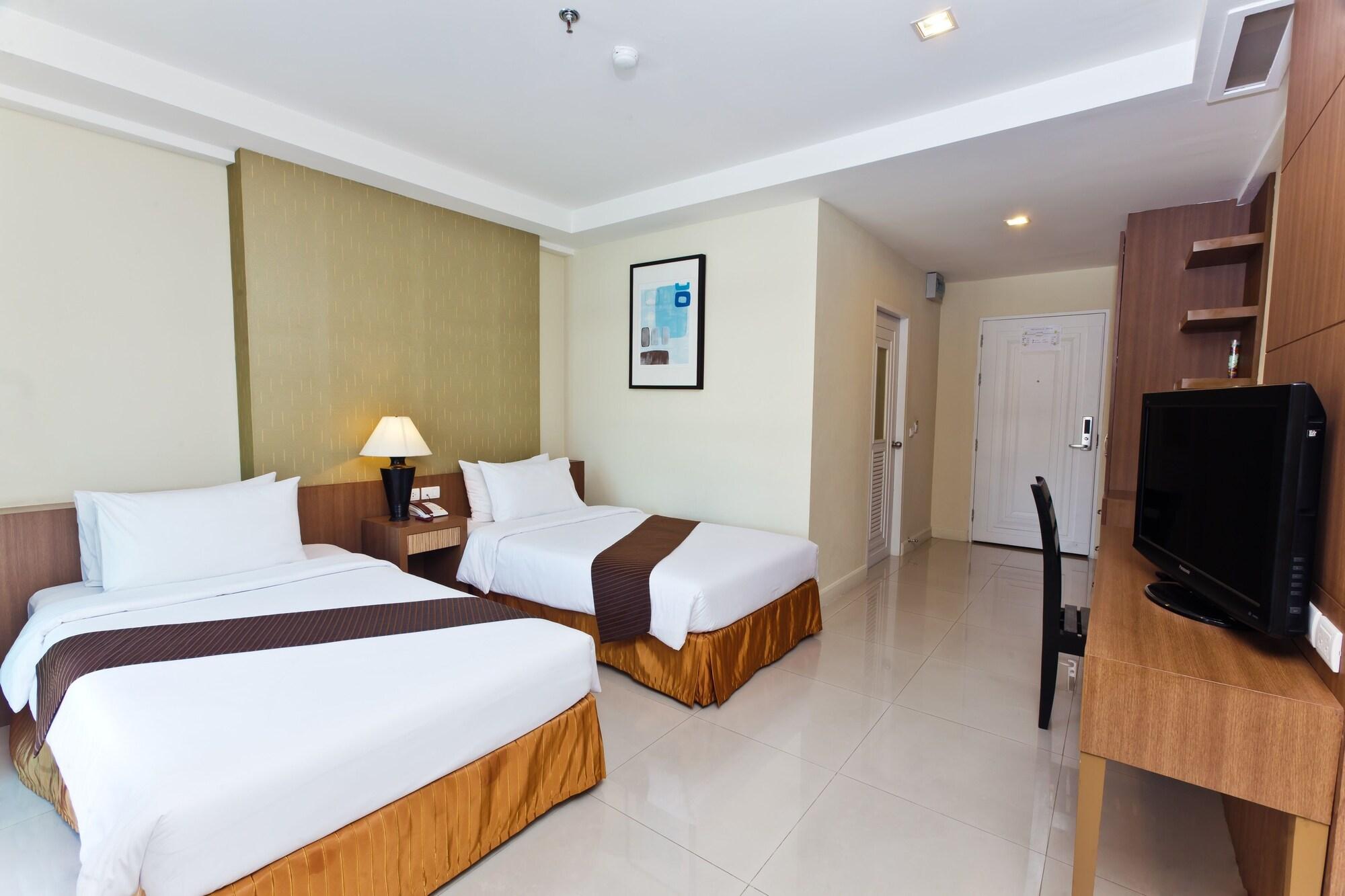 The Platinum Suite Bangkok Exteriör bild