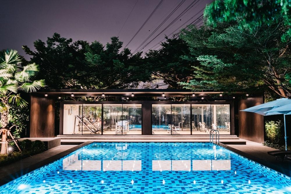 The Platinum Suite Bangkok Exteriör bild