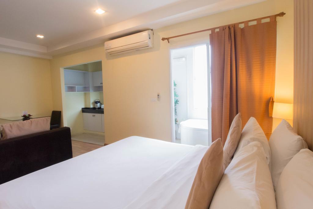 The Platinum Suite Bangkok Exteriör bild