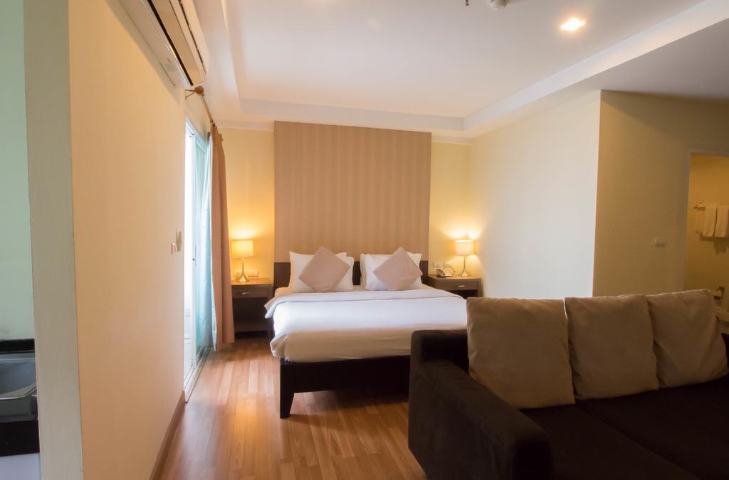 The Platinum Suite Bangkok Exteriör bild