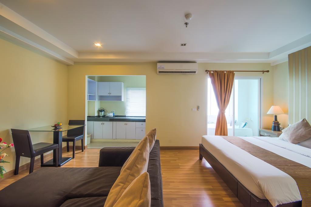 The Platinum Suite Bangkok Exteriör bild