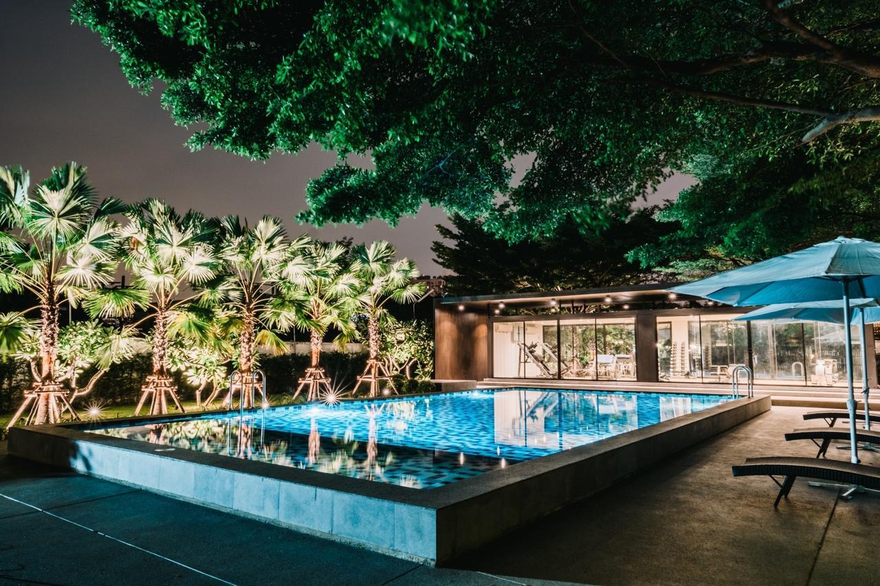 The Platinum Suite Bangkok Exteriör bild