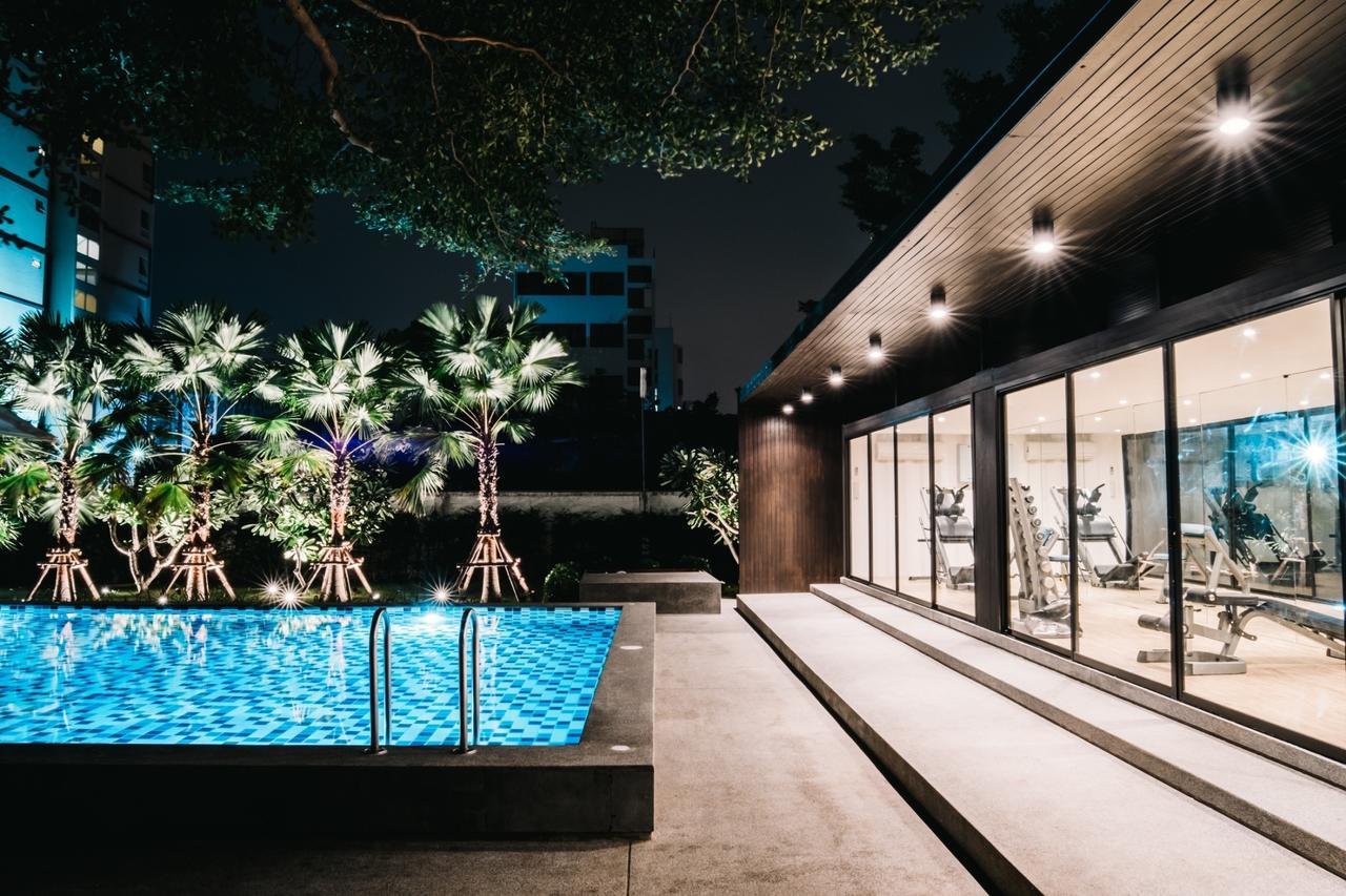 The Platinum Suite Bangkok Exteriör bild