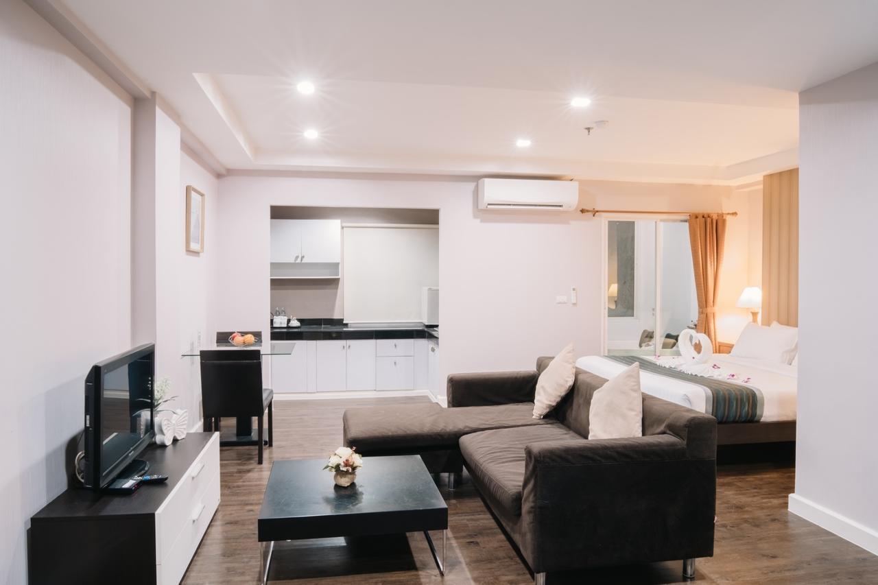 The Platinum Suite Bangkok Exteriör bild