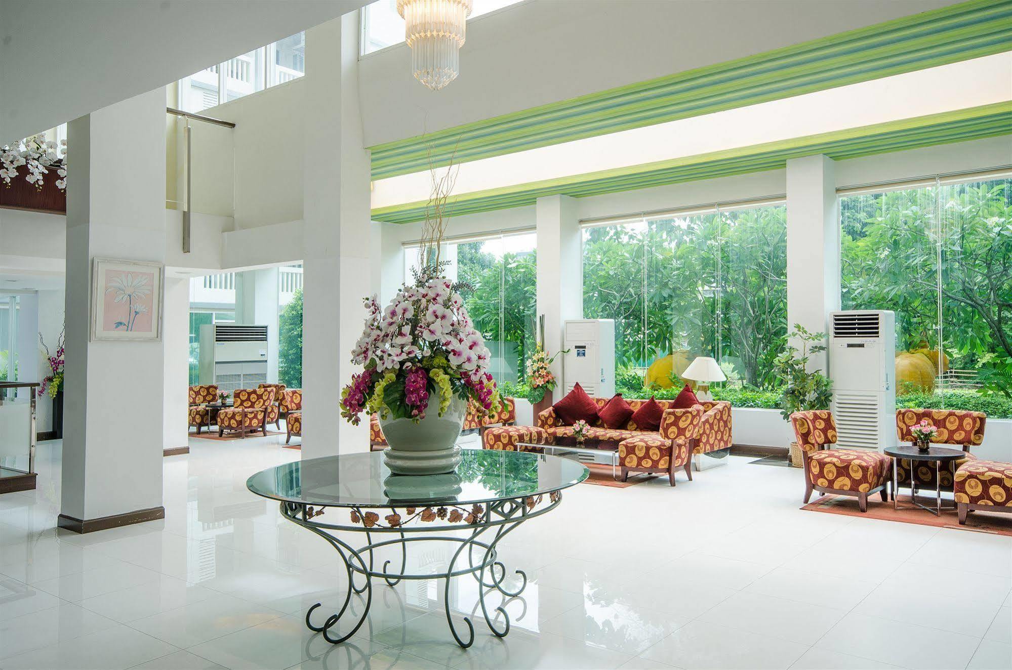 The Platinum Suite Bangkok Exteriör bild