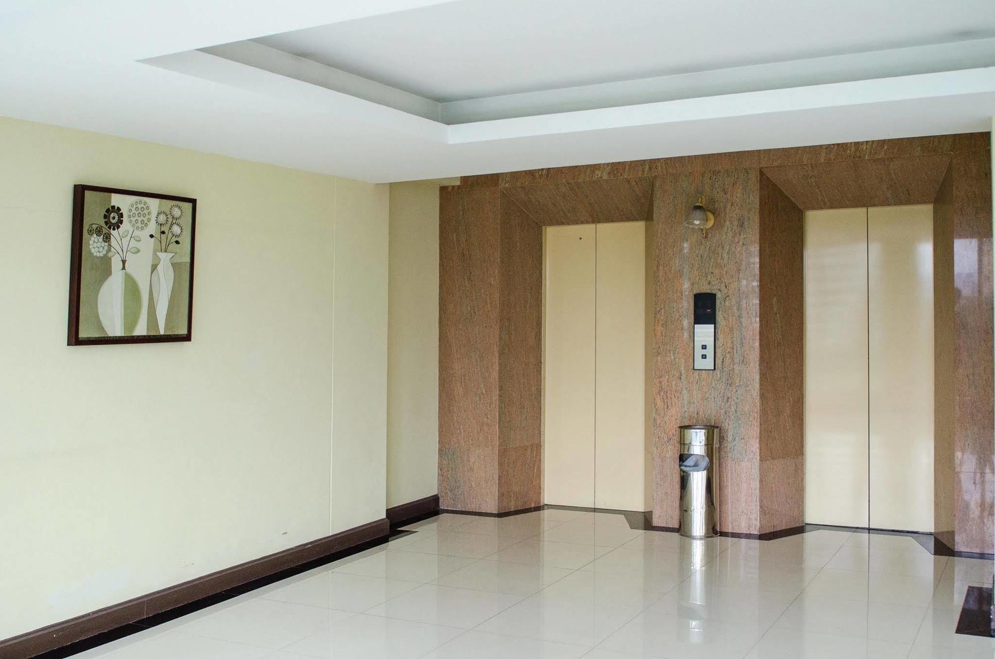 The Platinum Suite Bangkok Exteriör bild