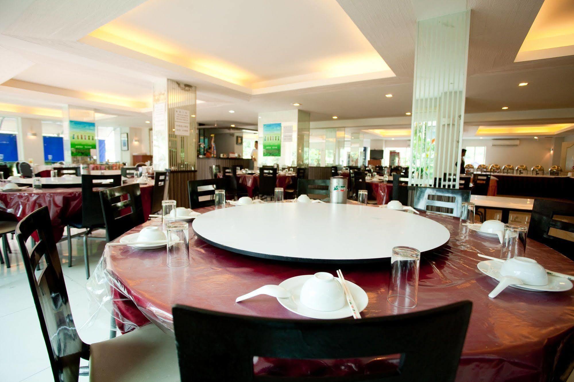 The Platinum Suite Bangkok Exteriör bild