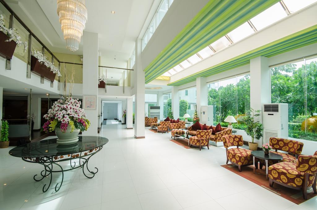 The Platinum Suite Bangkok Exteriör bild