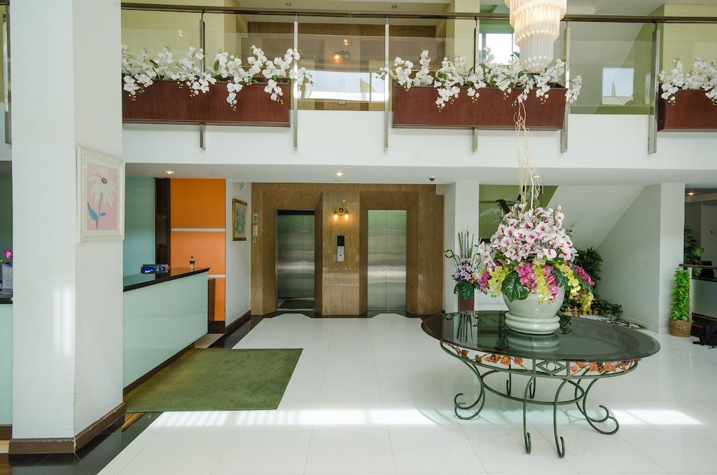 The Platinum Suite Bangkok Exteriör bild
