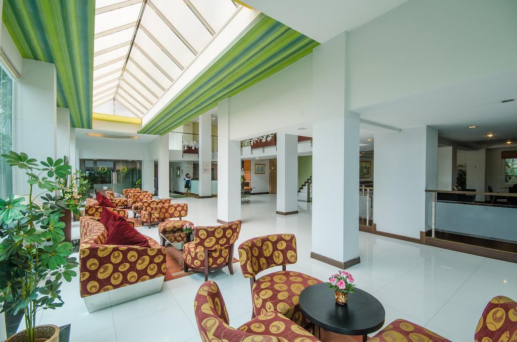 The Platinum Suite Bangkok Exteriör bild