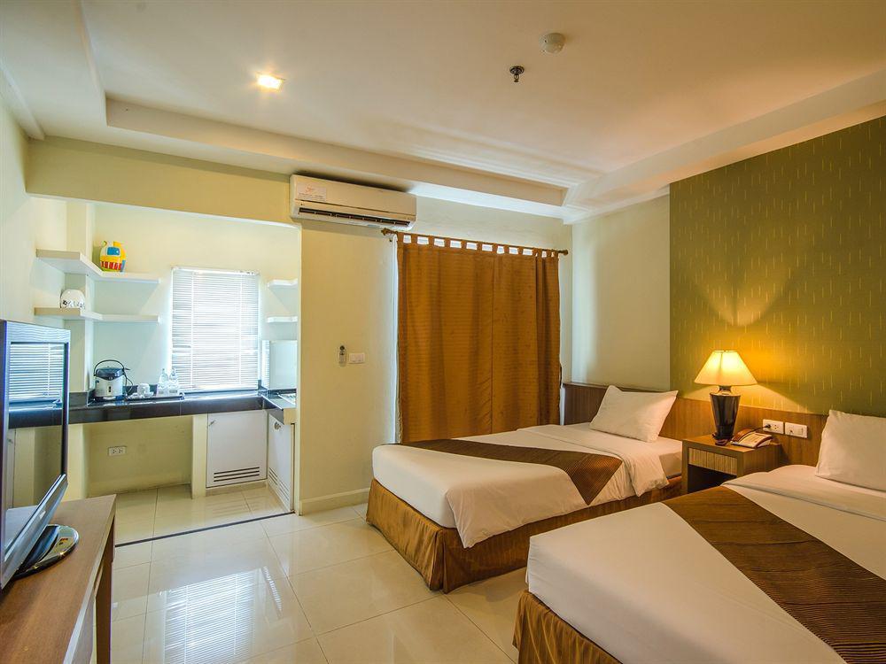 The Platinum Suite Bangkok Exteriör bild