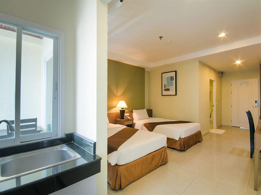 The Platinum Suite Bangkok Exteriör bild